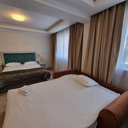 Hotel Roman By Dumbrava Business Resort Exterior photo