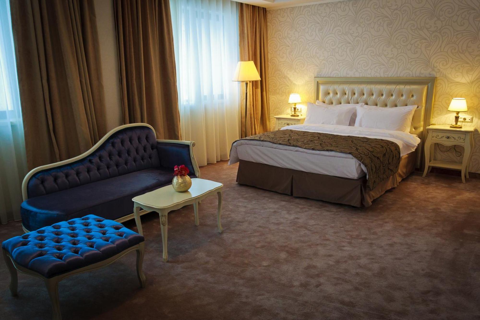 Hotel Roman By Dumbrava Business Resort Exterior photo